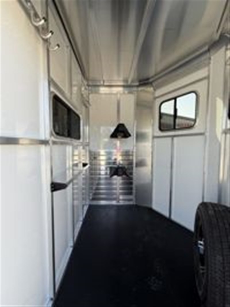 Trailer Photo 9