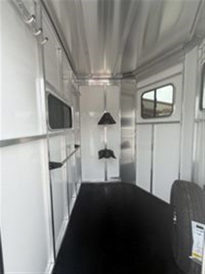 Trailer Photo 9