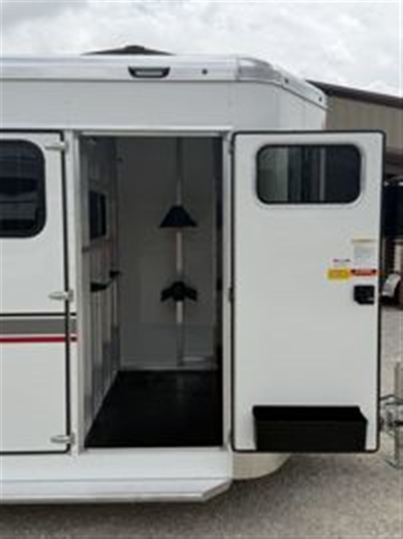 Trailer Photo 8