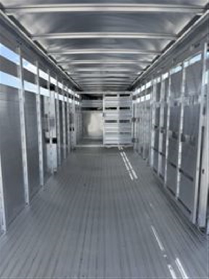 Trailer Photo 10