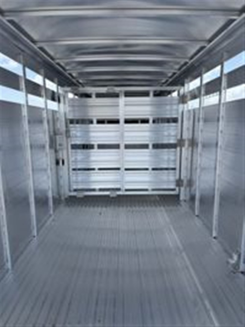 Trailer Photo 7