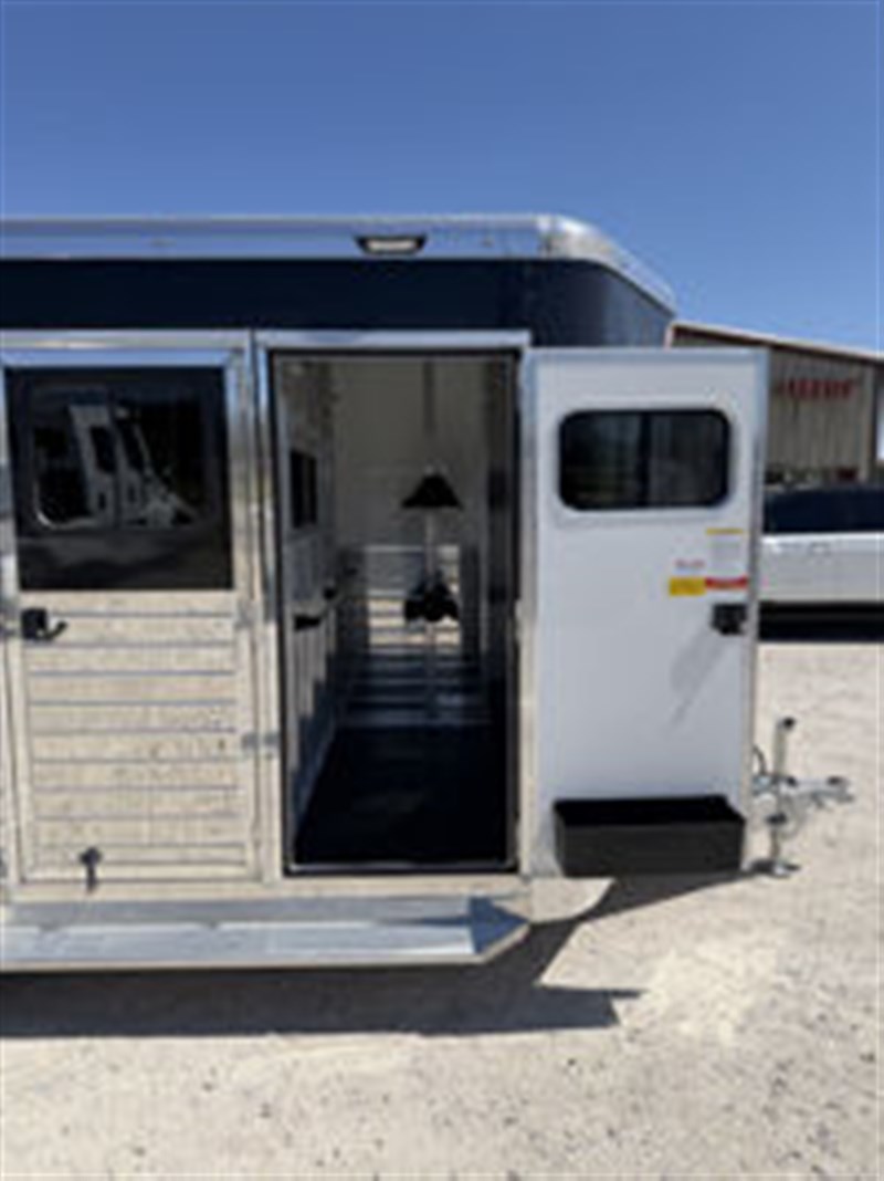 Trailer Photo 8