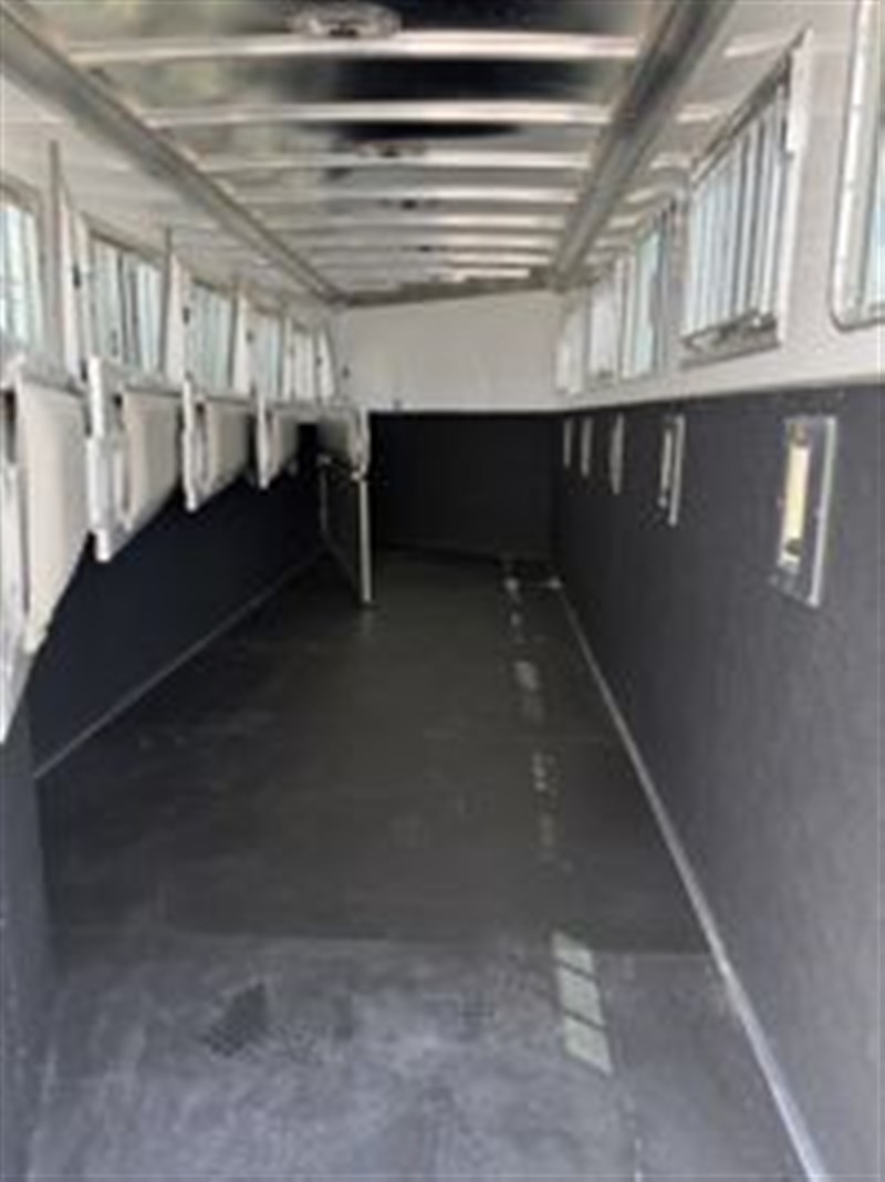 Trailer Photo 11