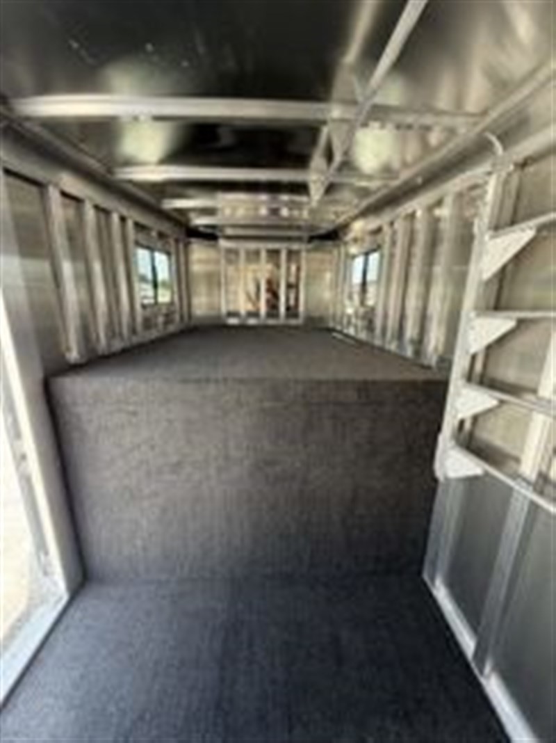 Trailer Photo 15