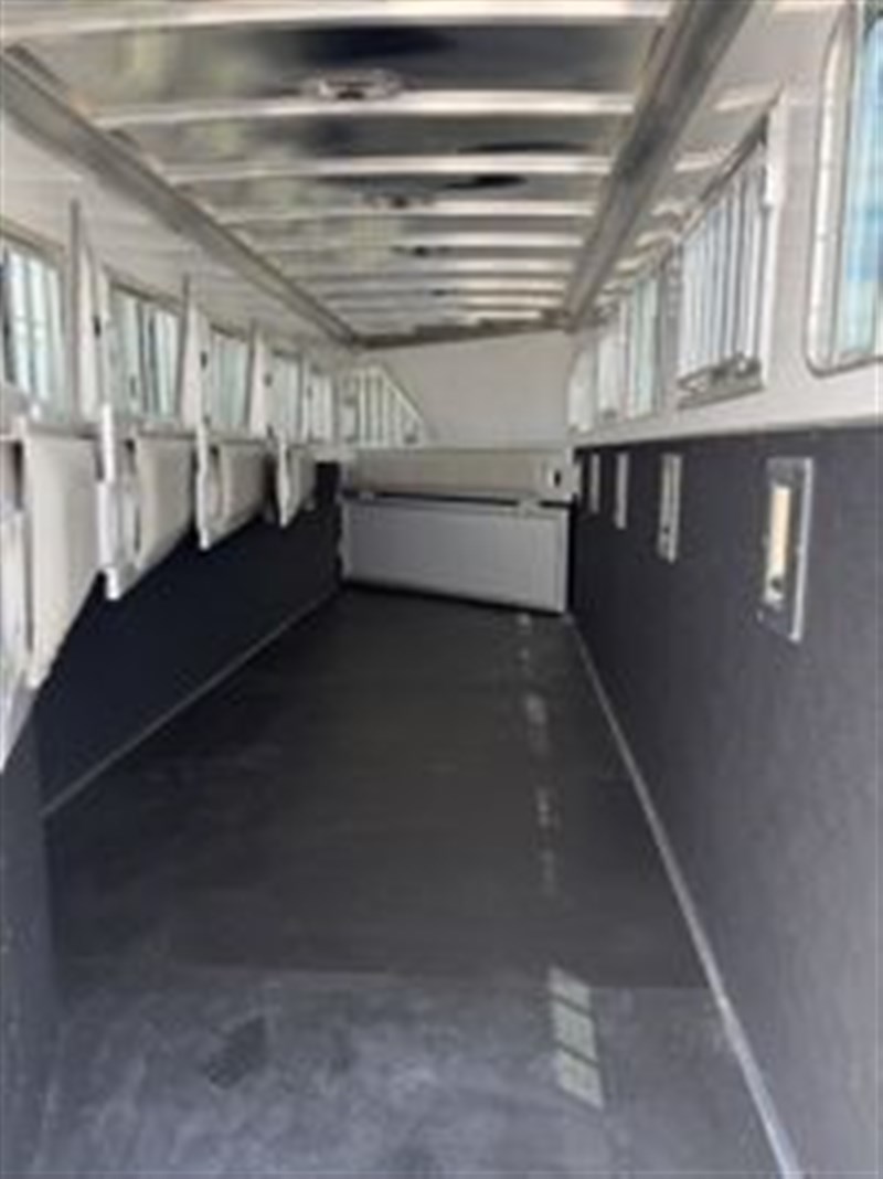 Trailer Photo 10