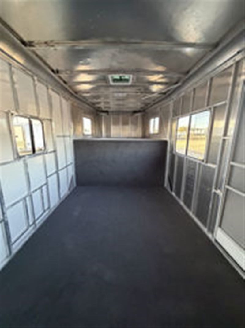 Trailer Photo 14