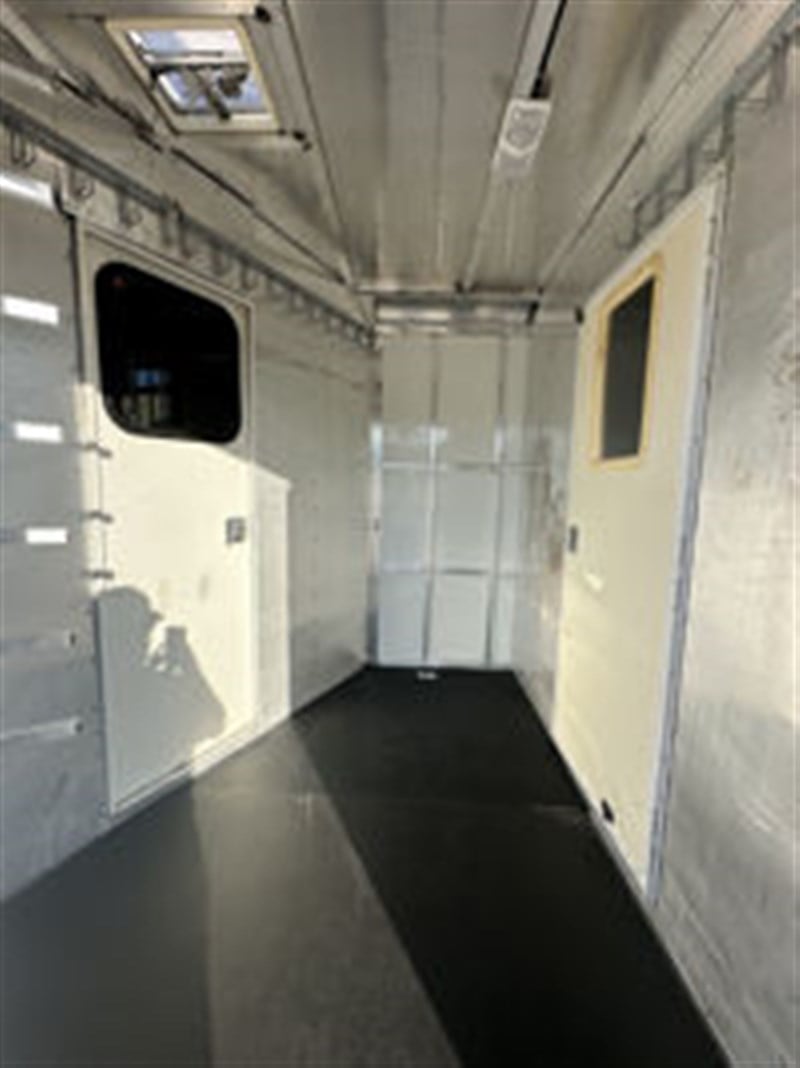 Trailer Photo 11
