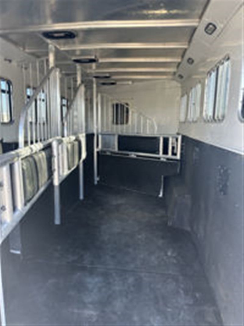 Trailer Photo 8