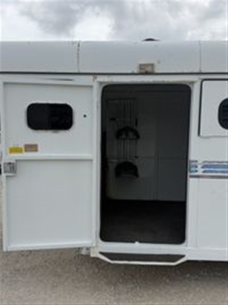 Trailer Photo 11