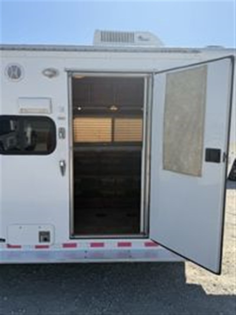 Trailer Photo 11
