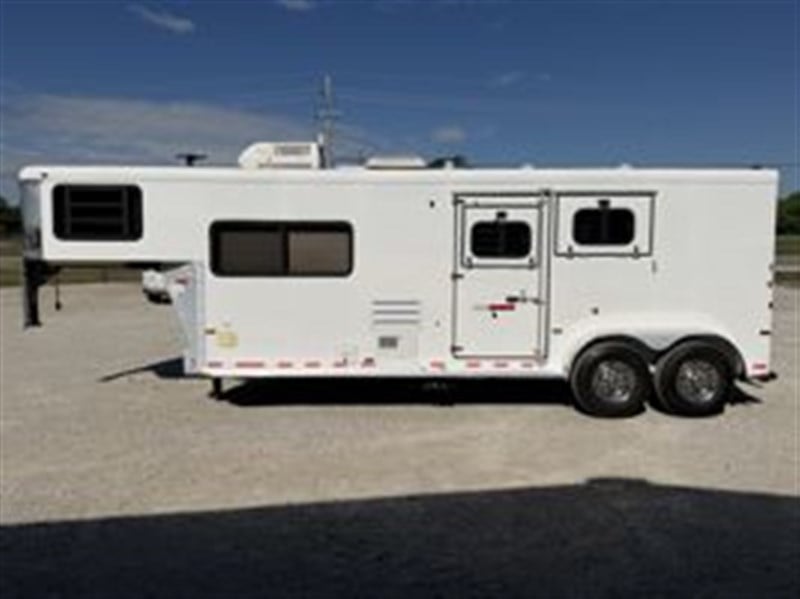2003 Sundowner 2 Horse Gooseneck Living Quarters