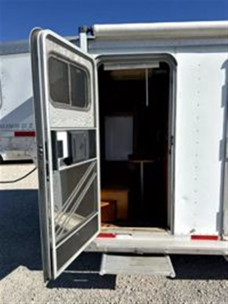 Trailer Photo 11