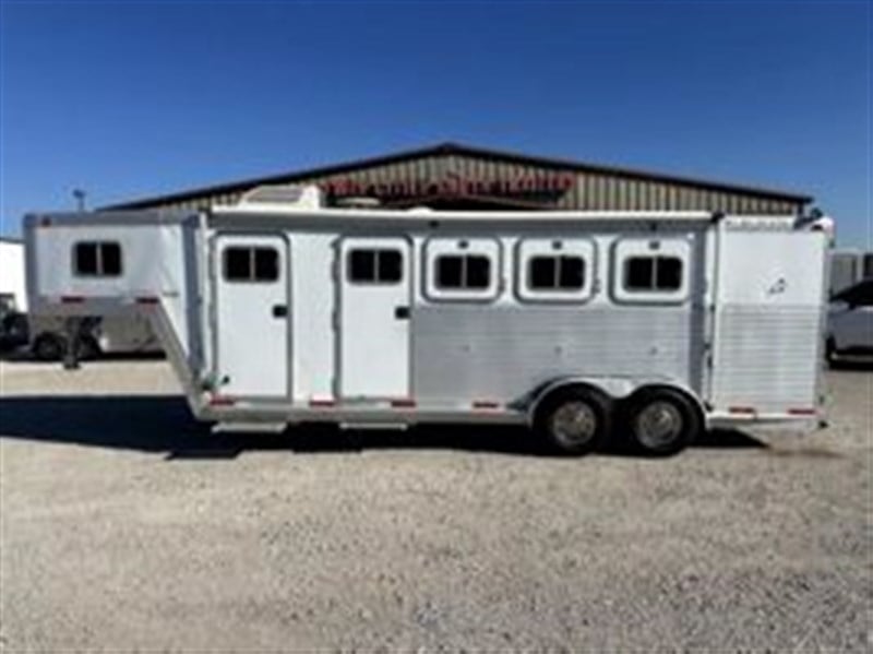 1998 Exiss 3 Horse Living Quarters Weekender