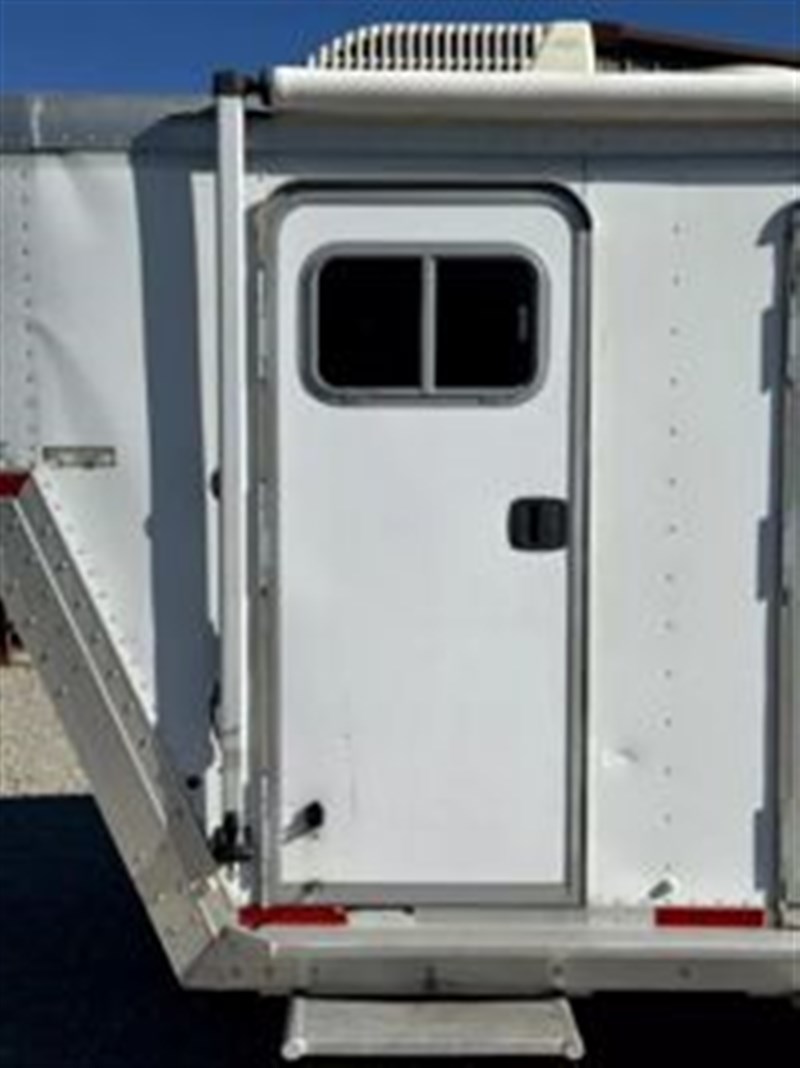 Trailer Photo 10