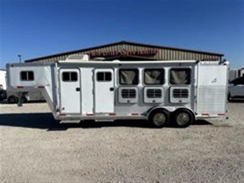 Trailer Photo 2