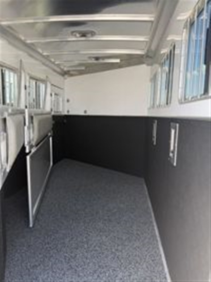 Trailer Photo 10