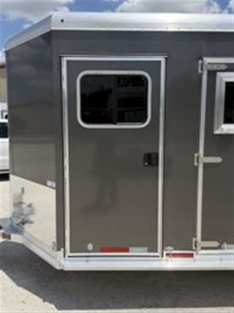 Trailer Photo 11