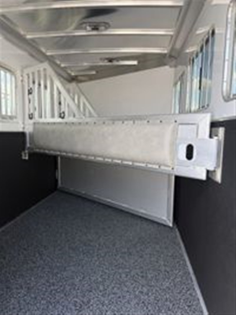Trailer Photo 8