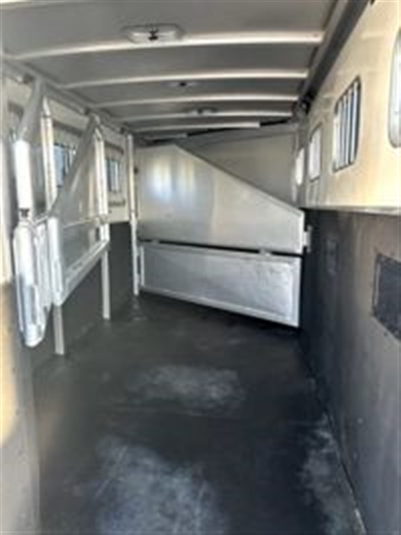 Trailer Photo 8