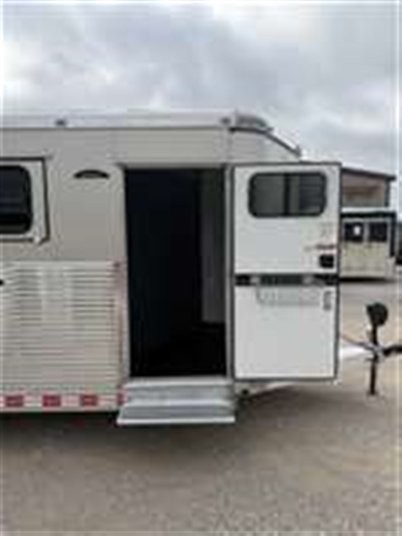 Trailer Photo 15