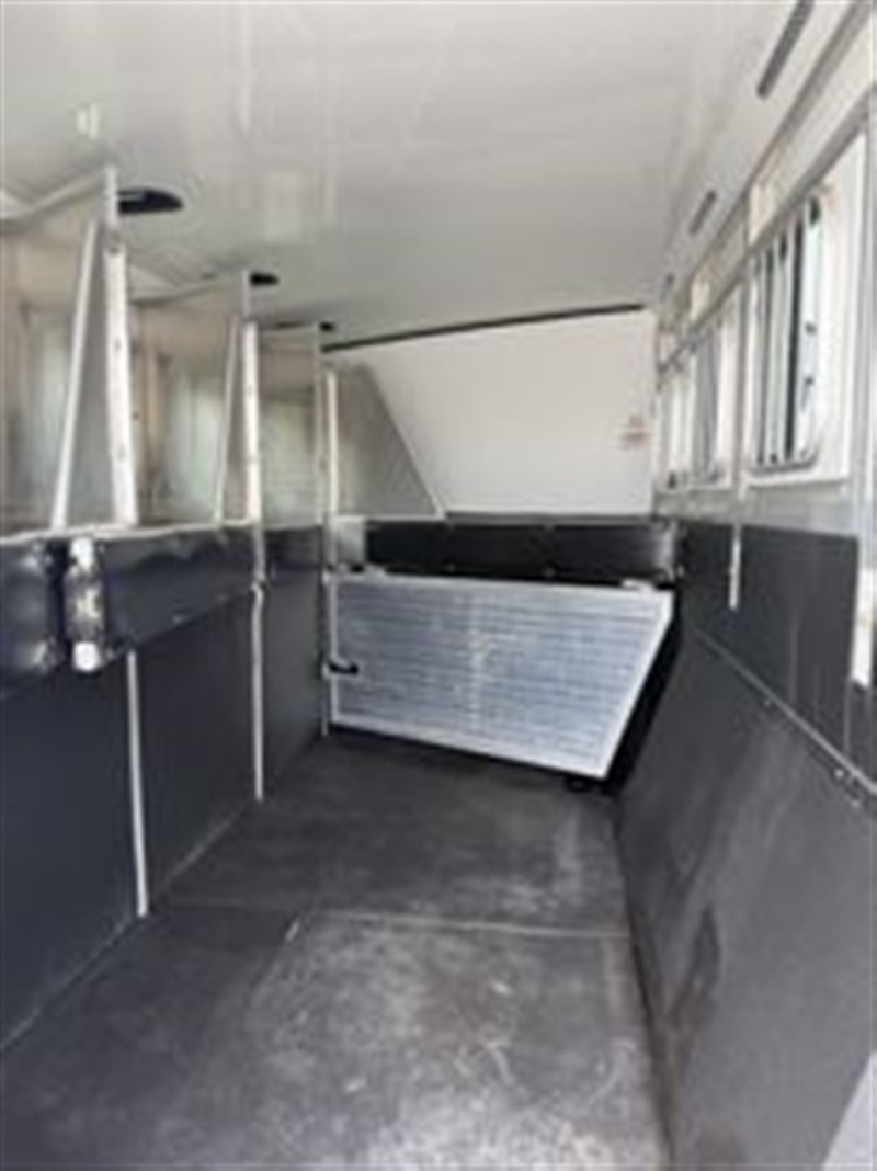 Trailer Photo 10