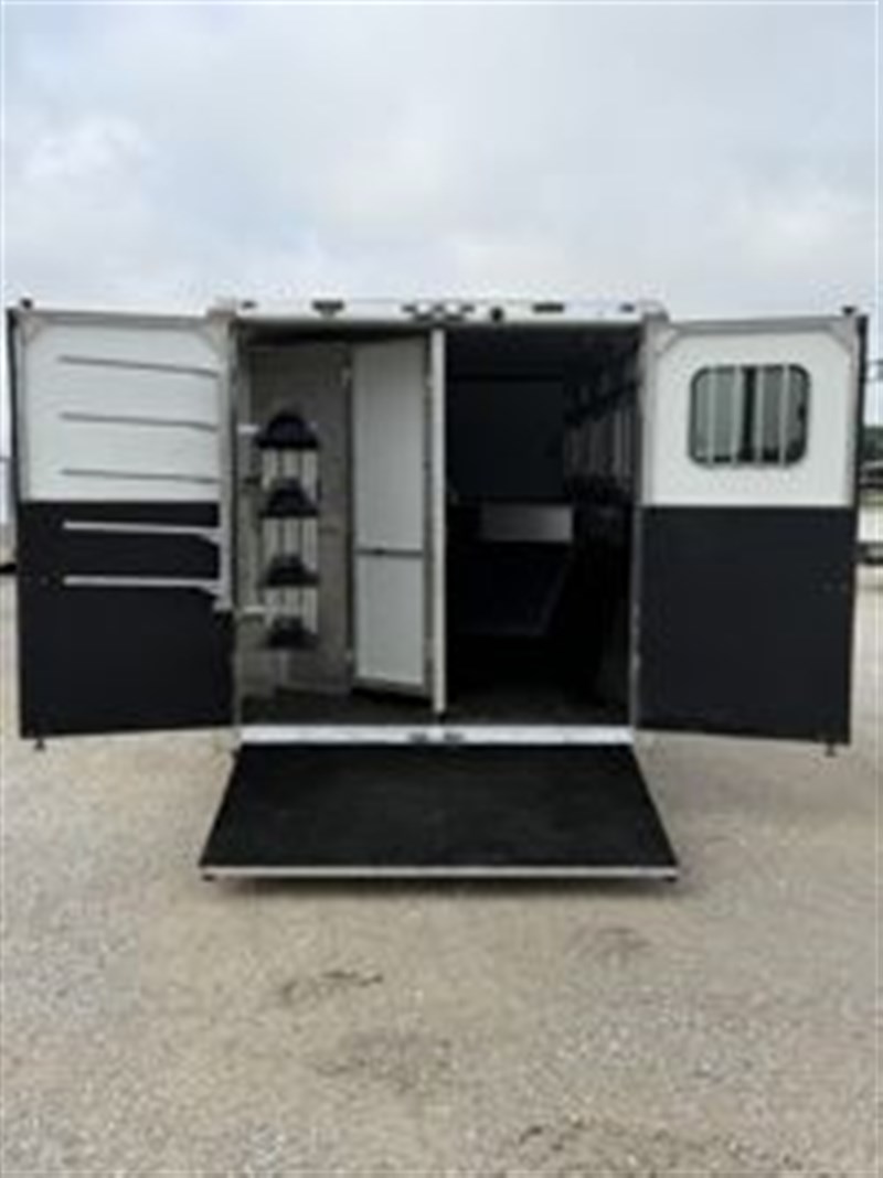 Trailer Photo 8