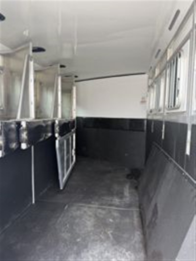 Trailer Photo 11