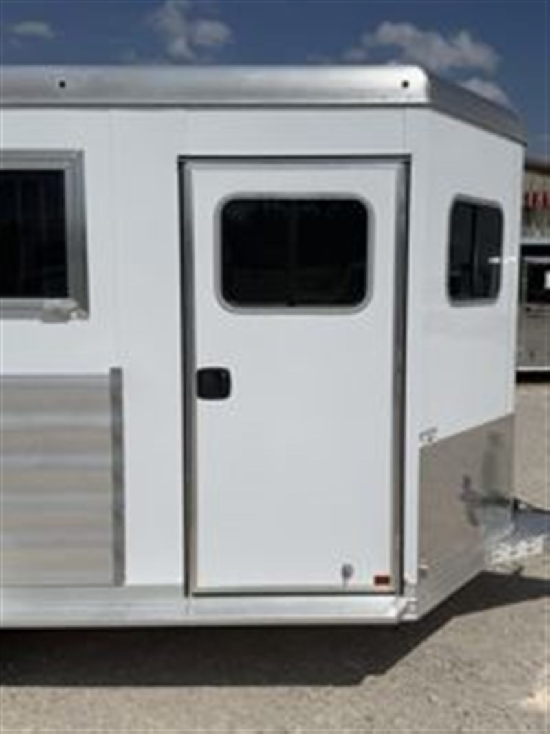 Trailer Photo 8