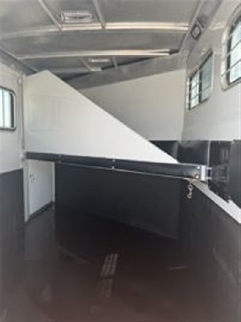 Trailer Photo 8