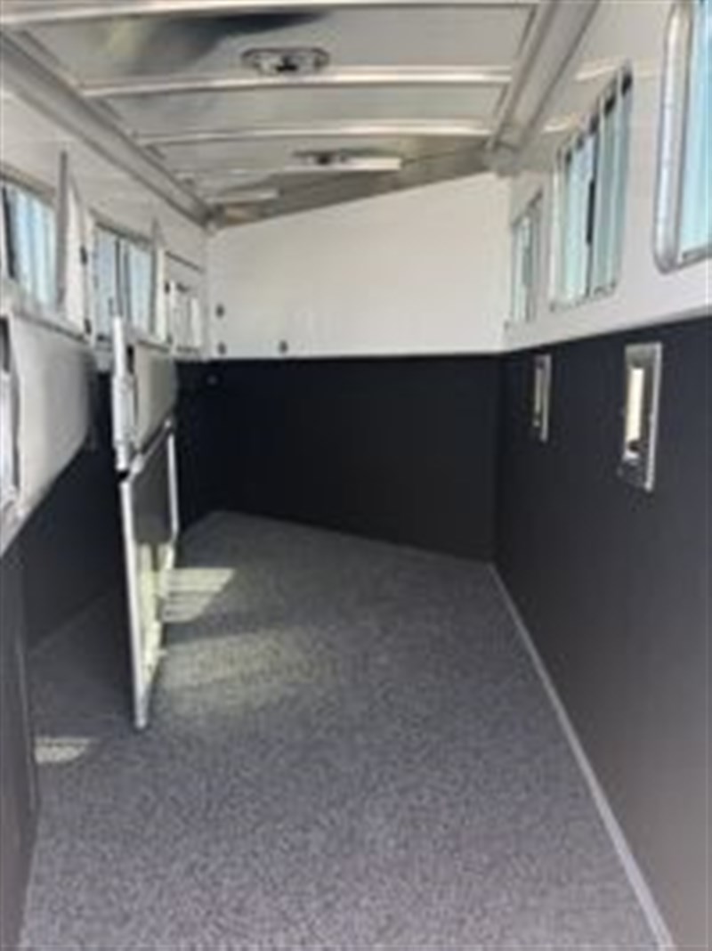 Trailer Photo 10