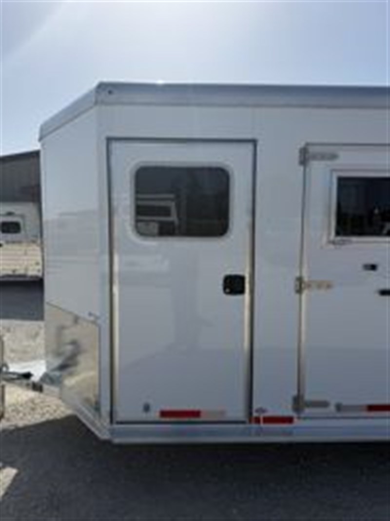 Trailer Photo 11