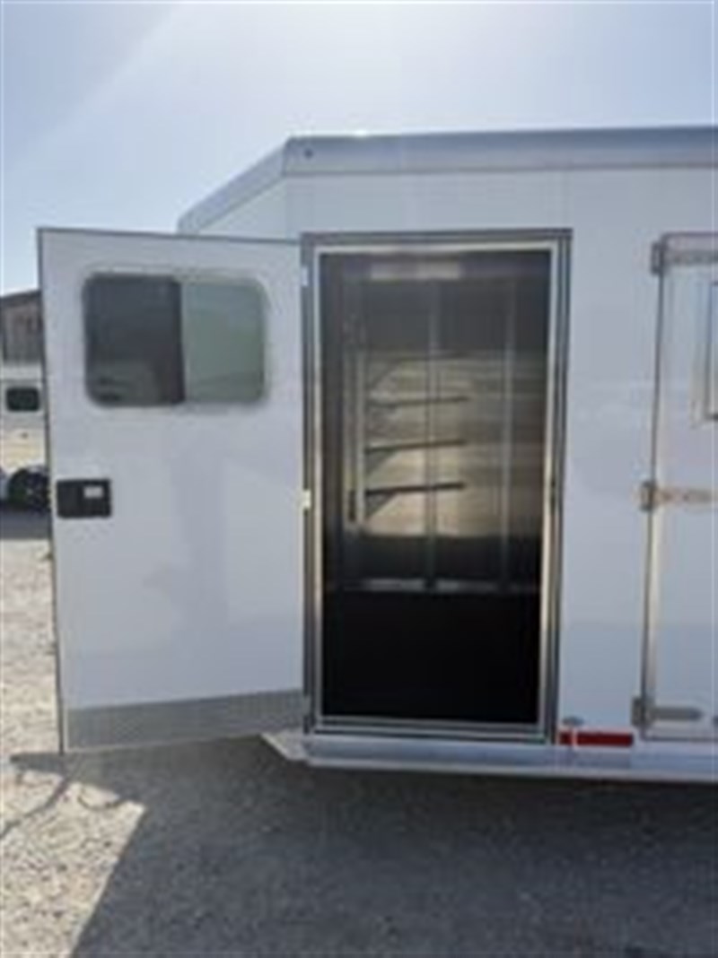 Trailer Photo 12