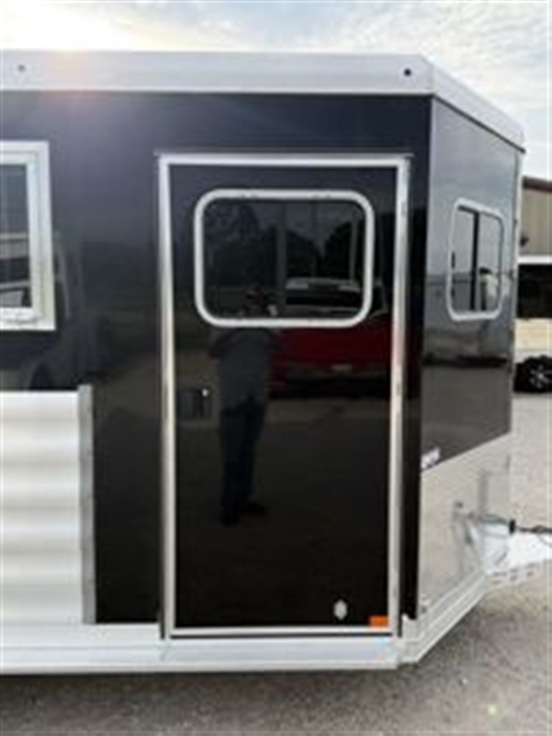 Trailer Photo 9
