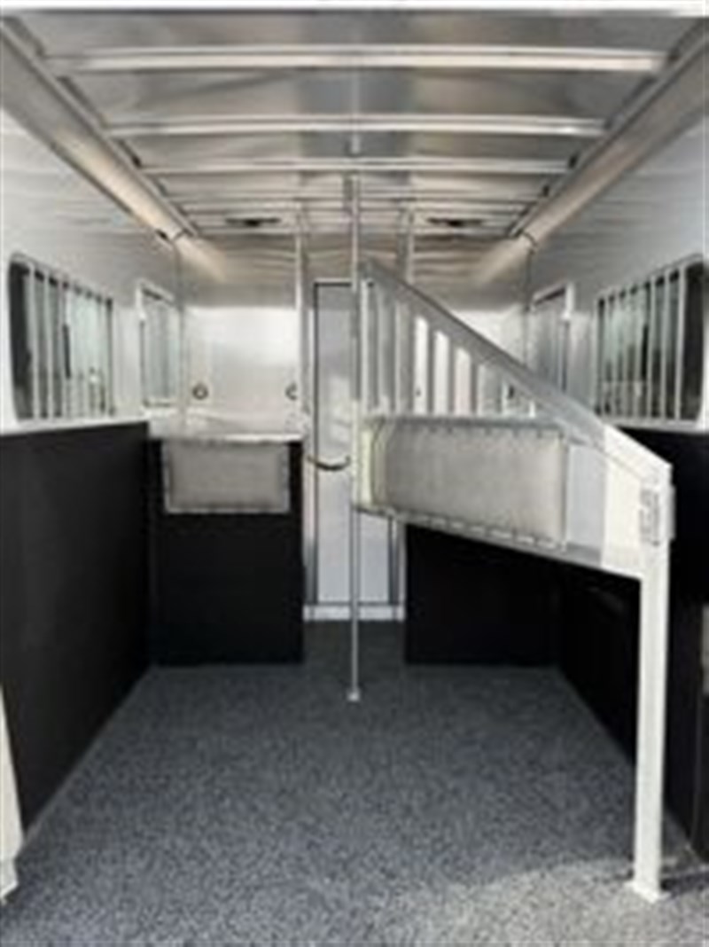 Trailer Photo 8