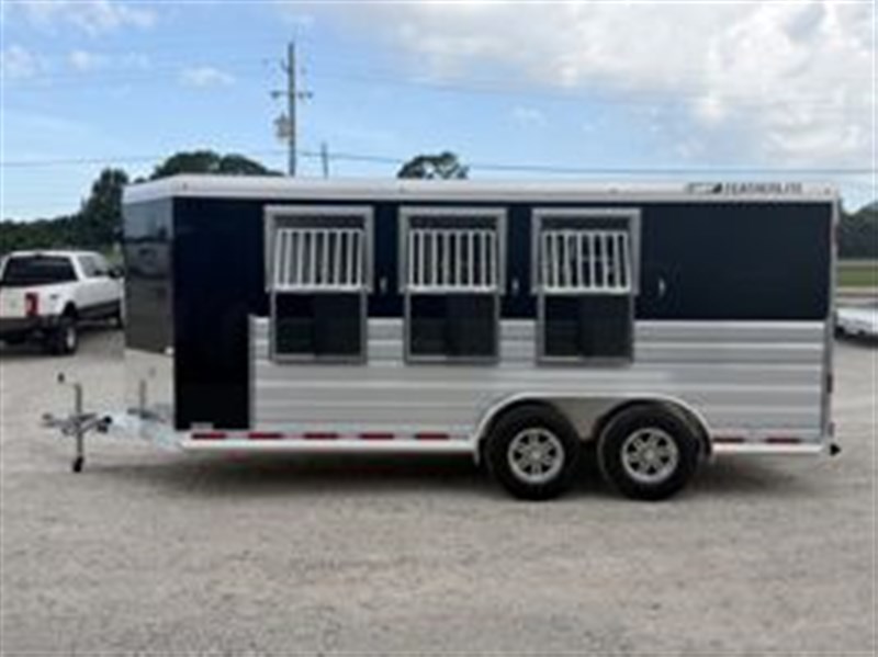 Trailer Photo 11