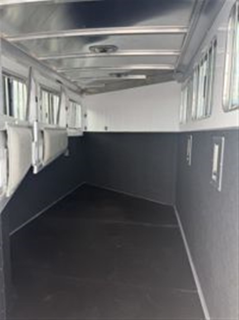 Trailer Photo 8