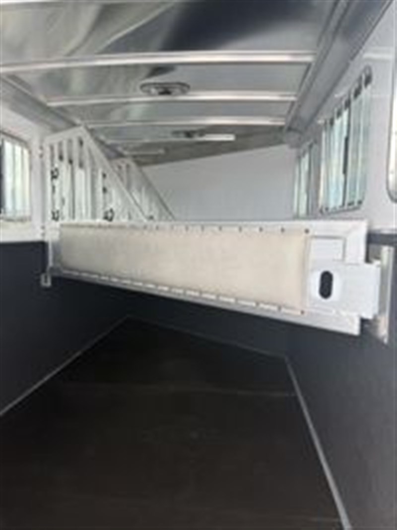 Trailer Photo 7