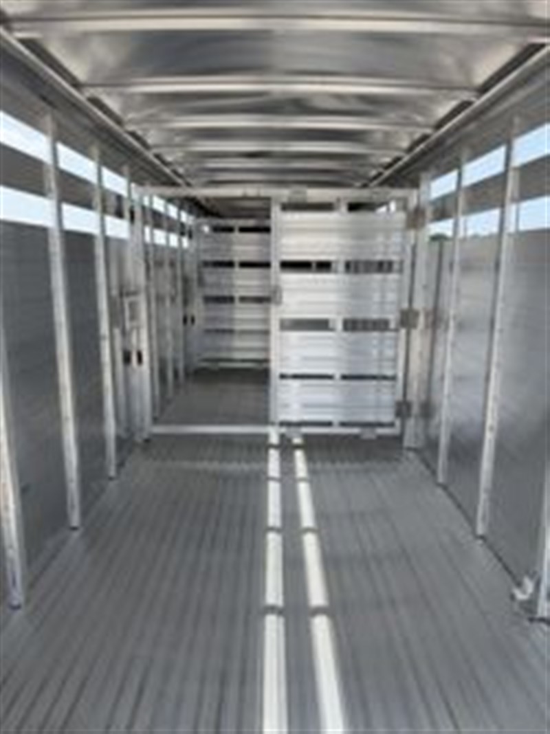 Trailer Photo 8