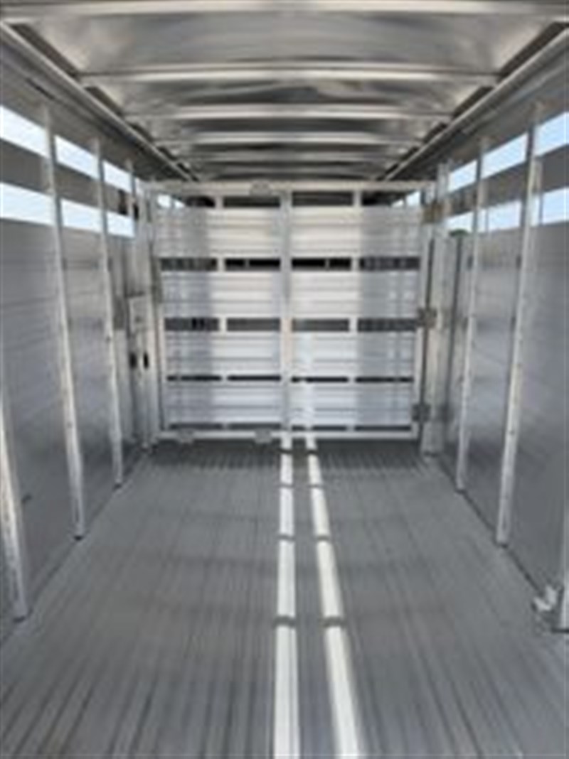 Trailer Photo 7