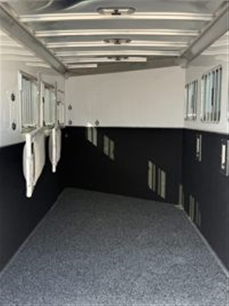 Trailer Photo 9