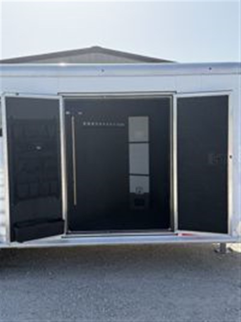 Trailer Photo 11