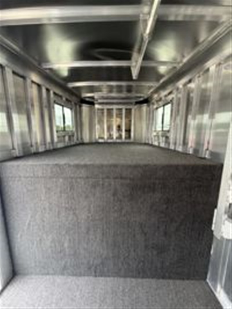 Trailer Photo 15