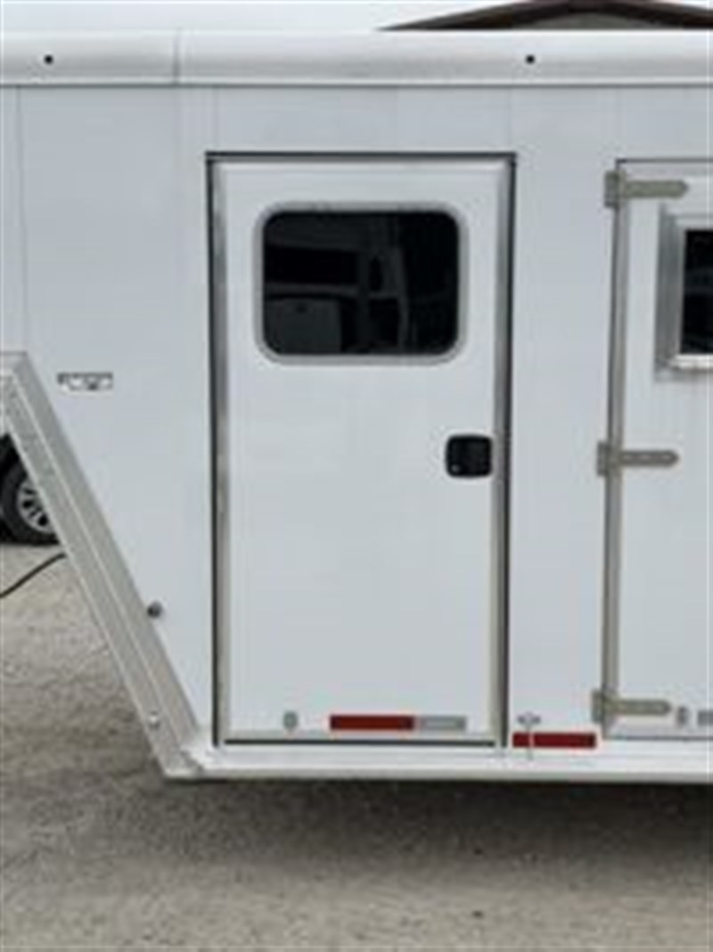 Trailer Photo 12