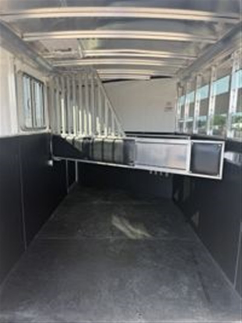 Trailer Photo 8