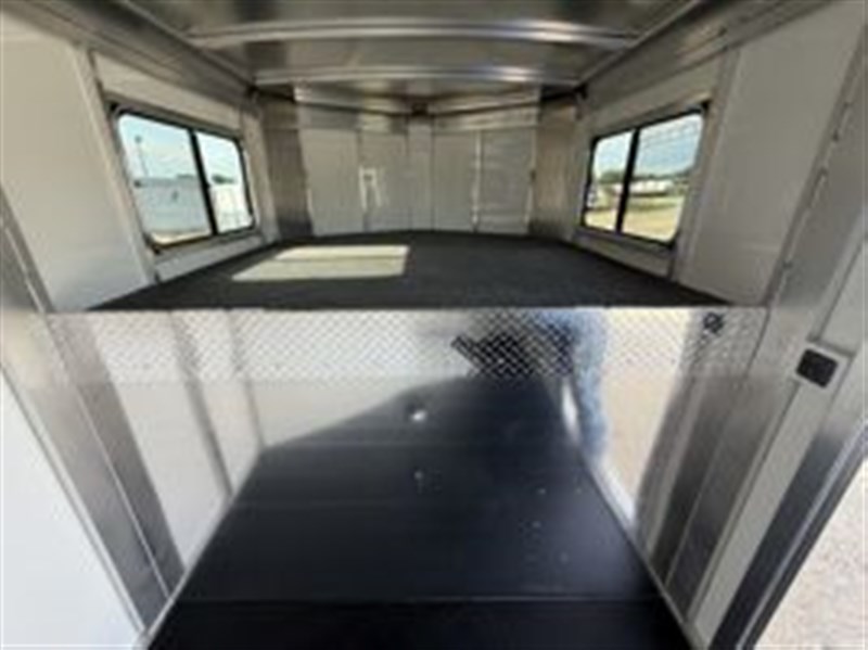 Trailer Photo 13