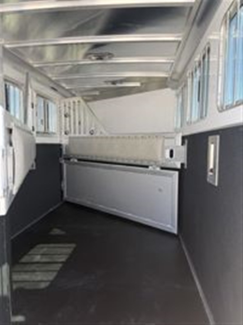 Trailer Photo 9
