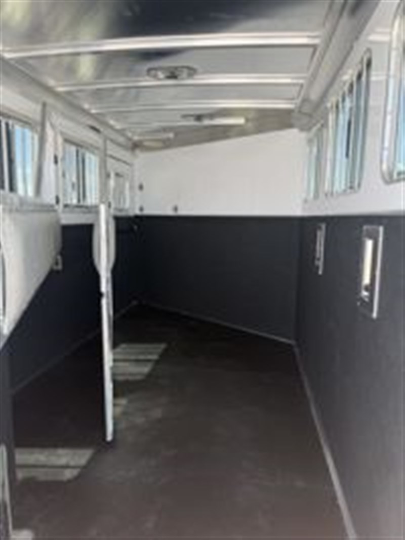 Trailer Photo 10