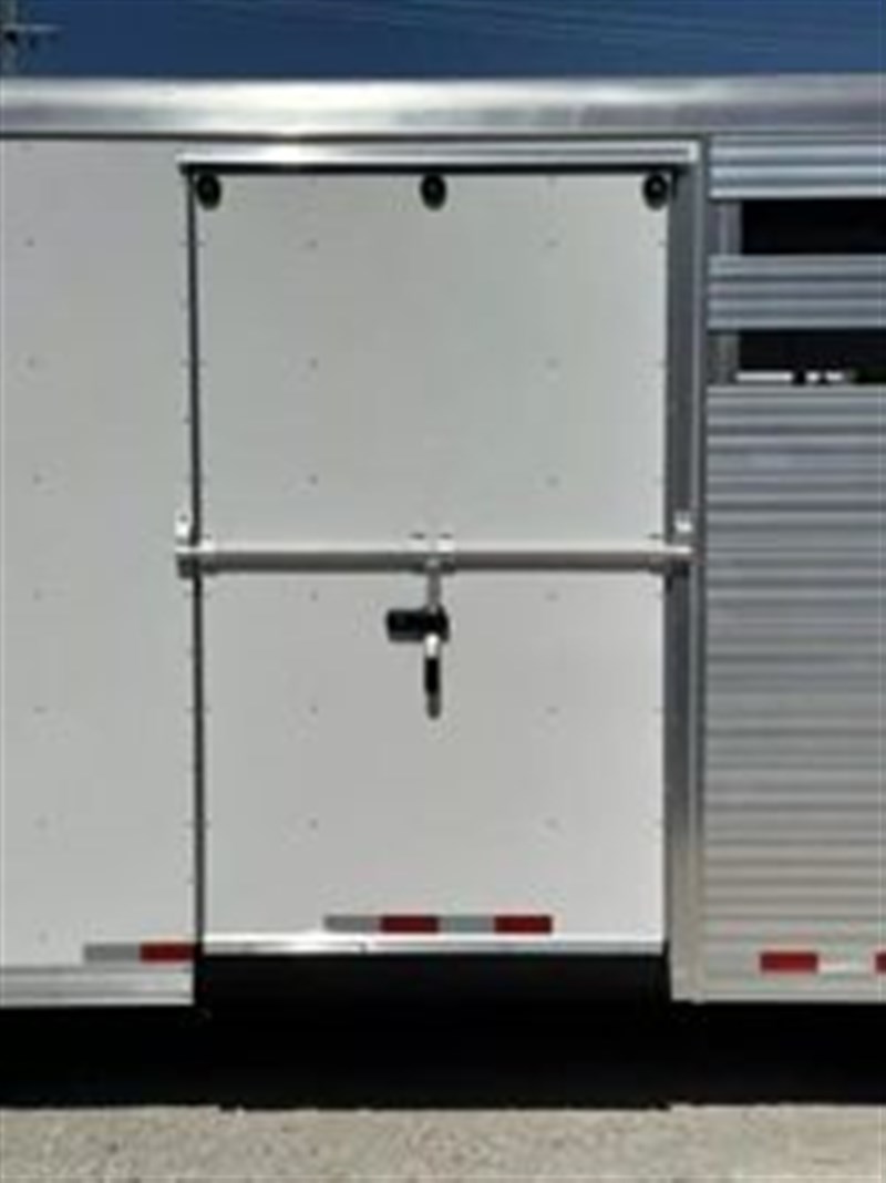 Trailer Photo 13