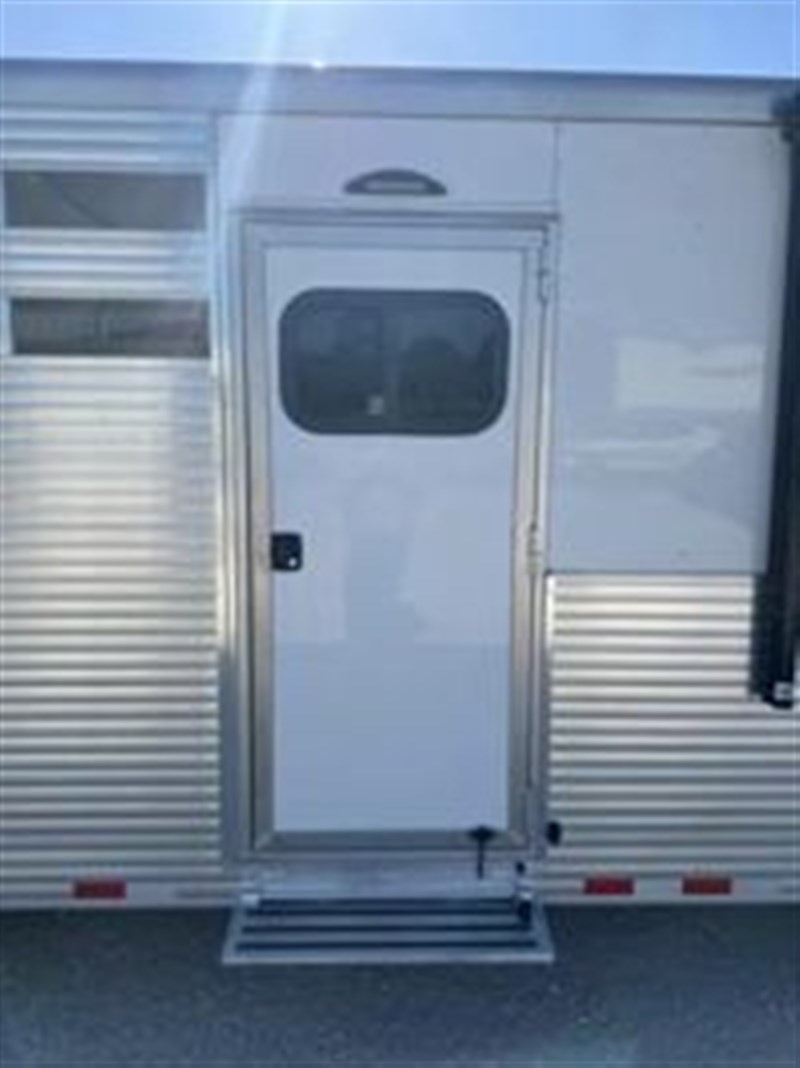Trailer Photo 12