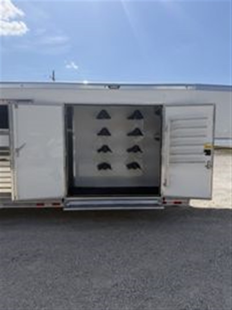 Trailer Photo 17